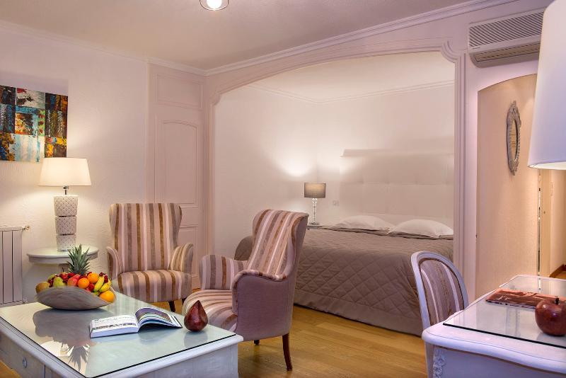 La Bastide De Tourtour Hotel & Spa Exterior photo